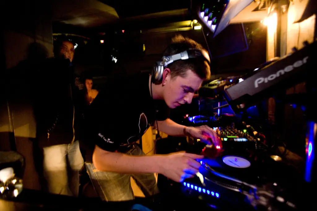 FWD at The End, 2008 · frame 033