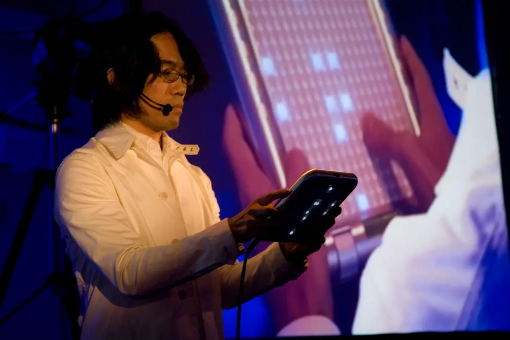 Toshio Iwai demonstrating the Yamaha TENORI-ON