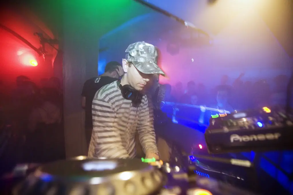 Tiga · Bugged Out at The End