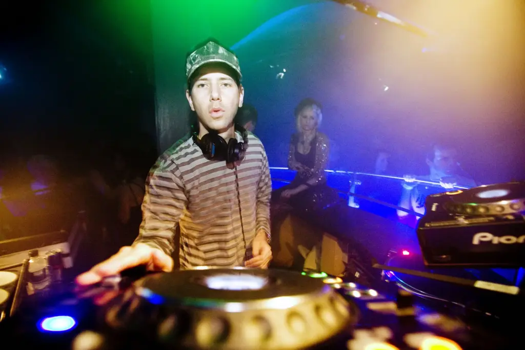 Tiga · Bugged Out at The End