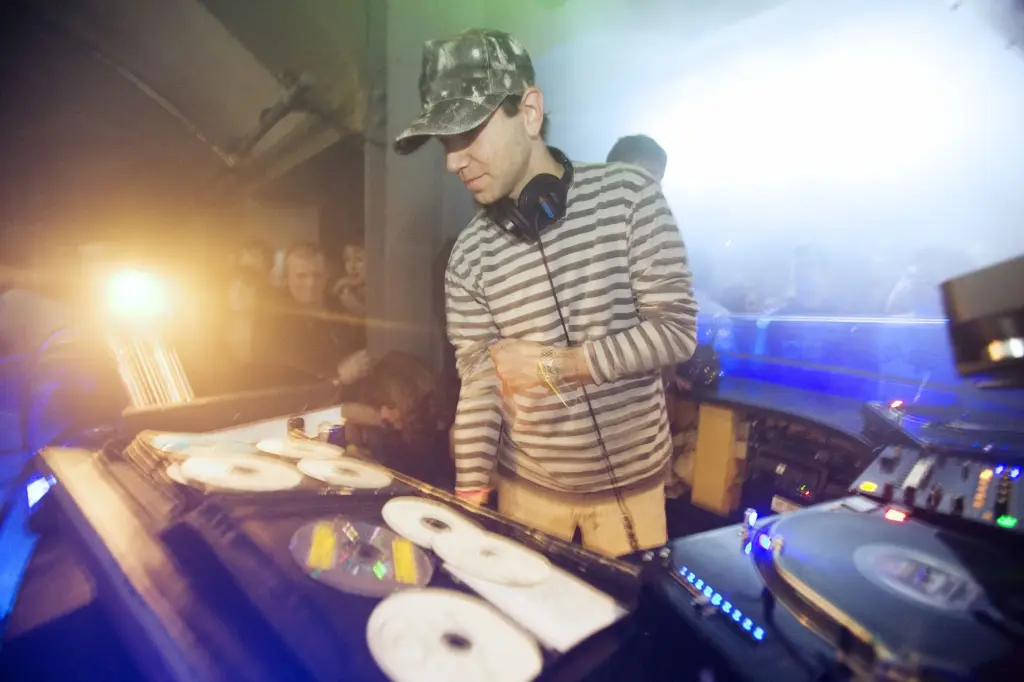 Tiga · Bugged Out at The End