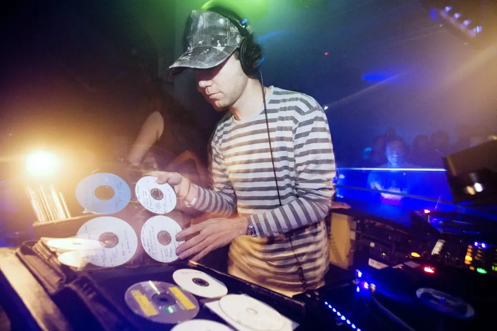 Tiga · Bugged Out at The End