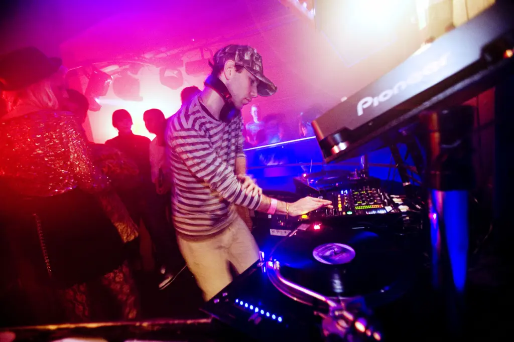 Tiga · Bugged Out at The End