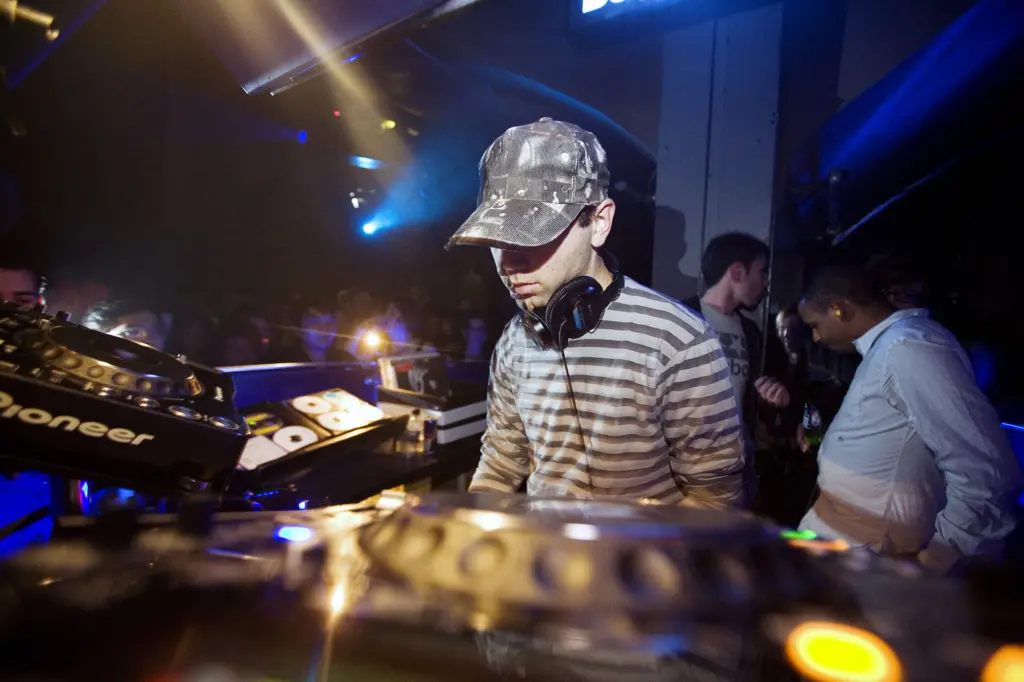 Tiga · Bugged Out at The End