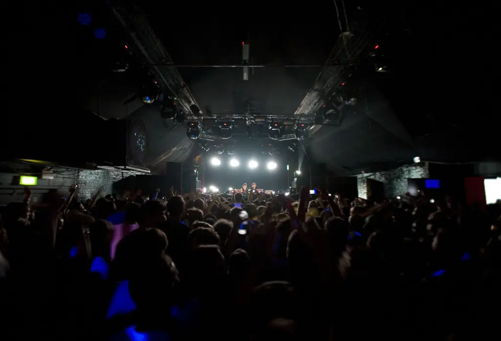 M_nus Contakt at SEOne