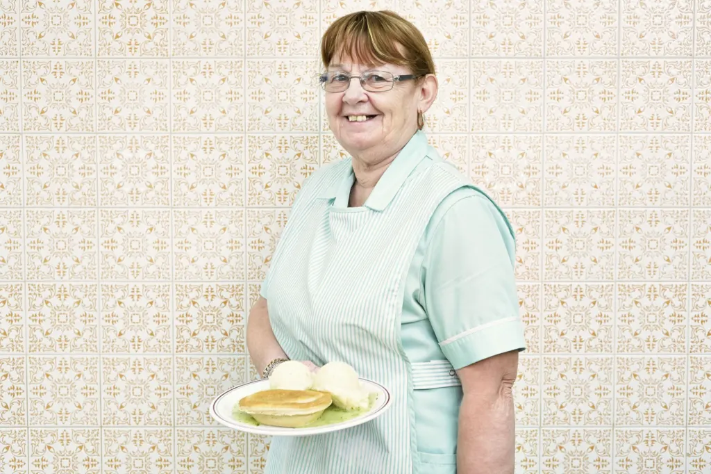 Nathan’s Pies and Eels — commercial and documentary photograph in East London, UK, frame 14 of 18.